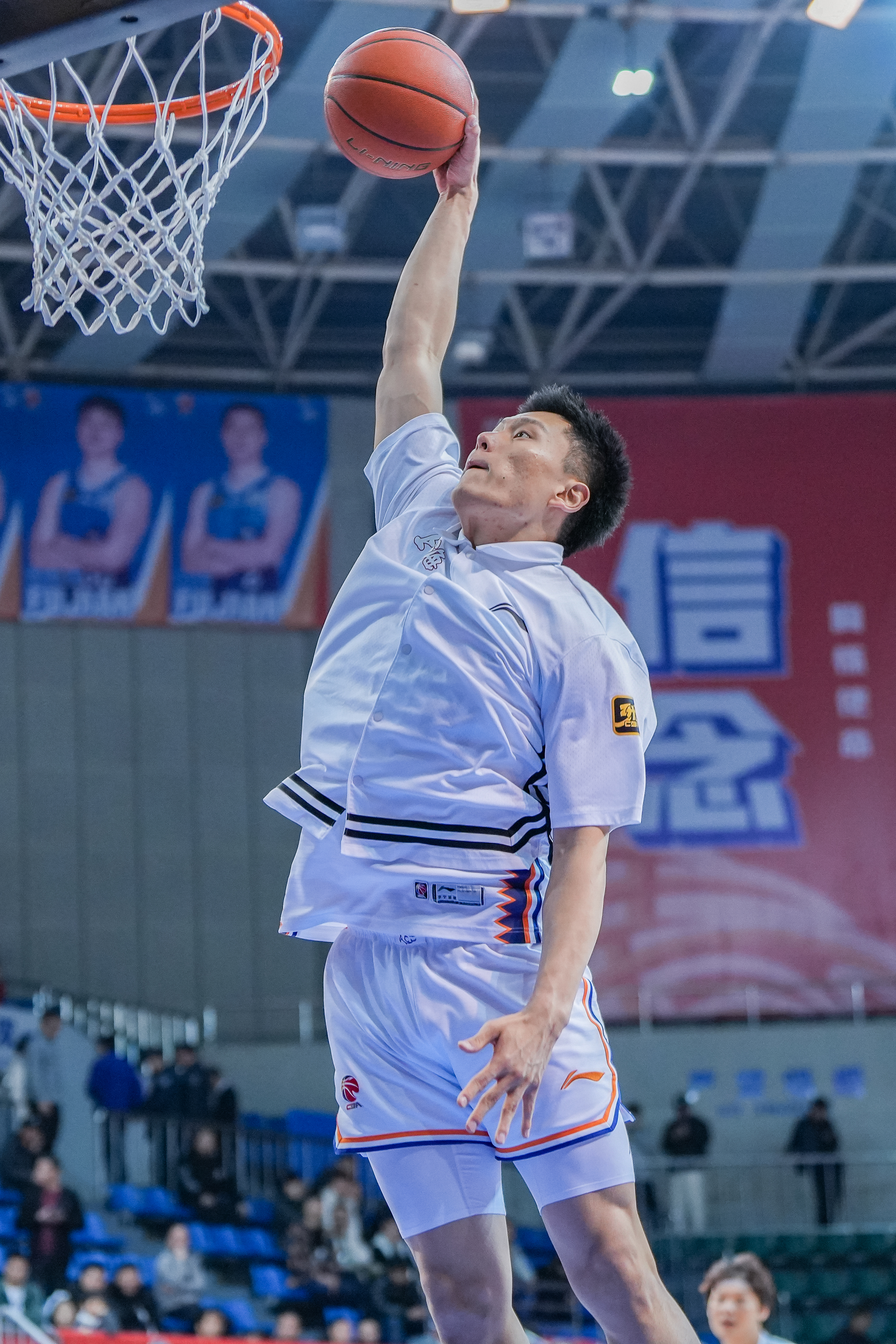 持续涨球!上海男篮“李花”组合—李弘权、李添荣