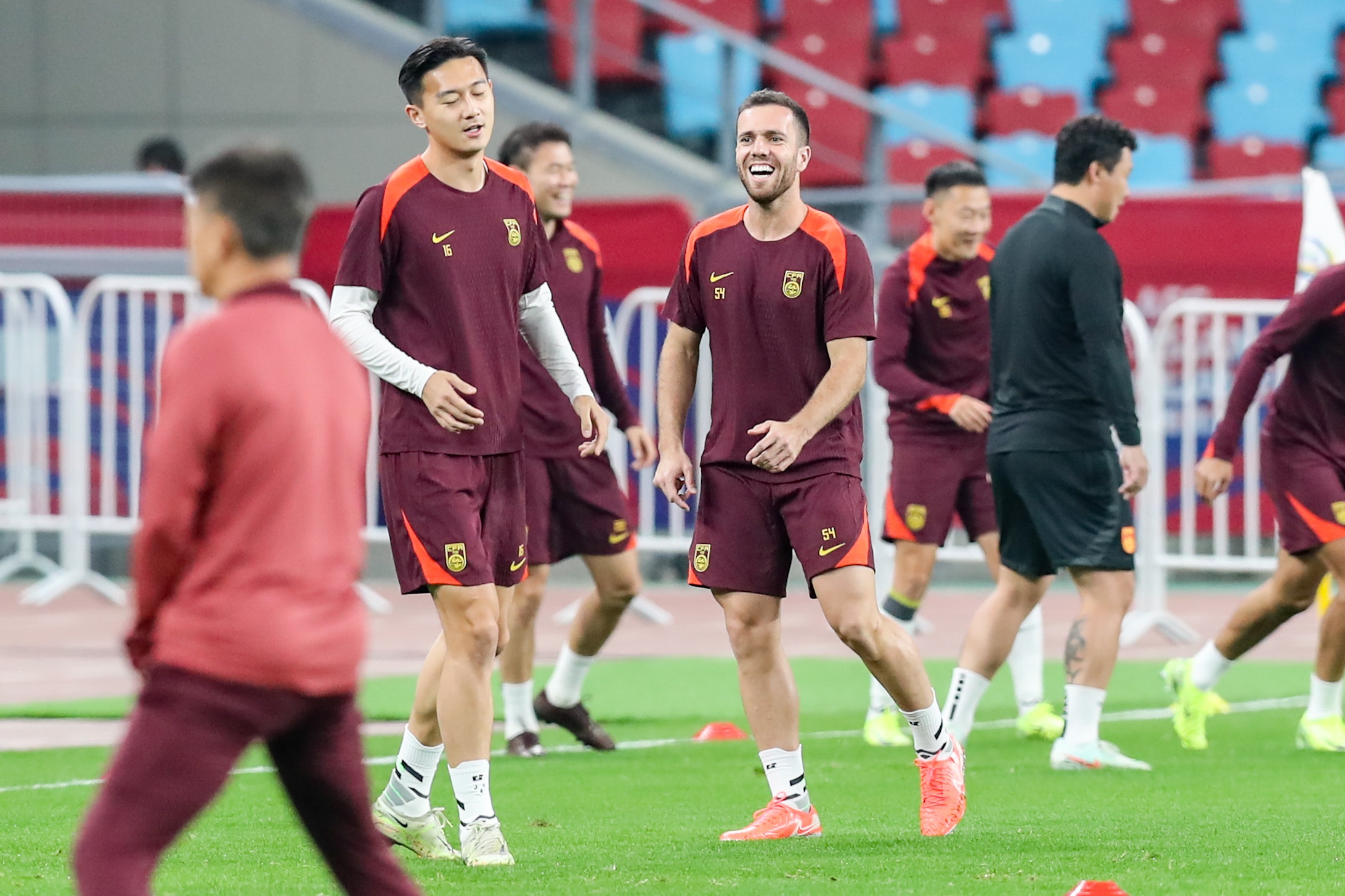  媒体人：王上源的6号给了塞尔吉尼奥，很可能是他首发的信号
